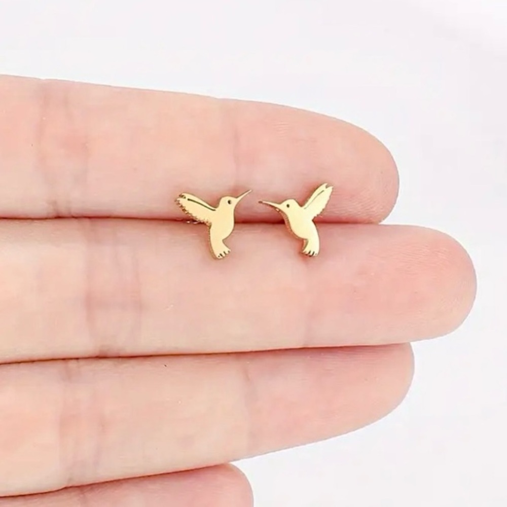 NEW Dainty Hummingbird stud Earrings in Gold color - Boutique - Picture 2 of 5
